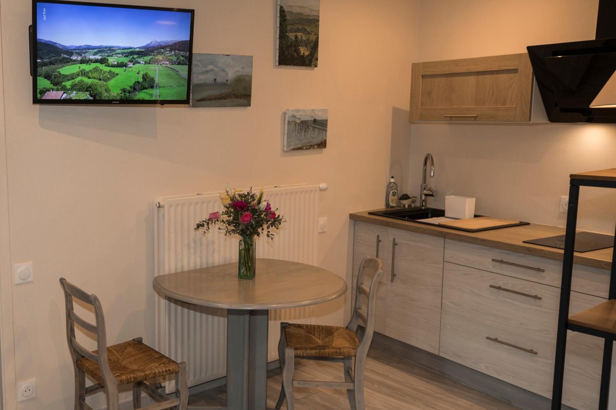 Agreable Logement Independant Avec Veranda Vienne  Extérieur photo